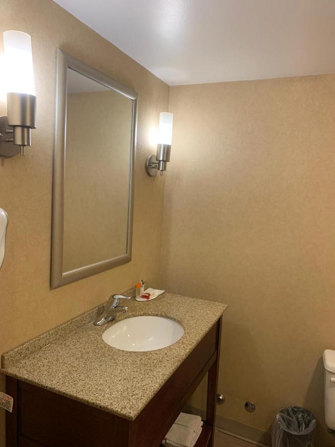 Ramada By Wyndham Niagara Falls/Fallsview Exteriör bild