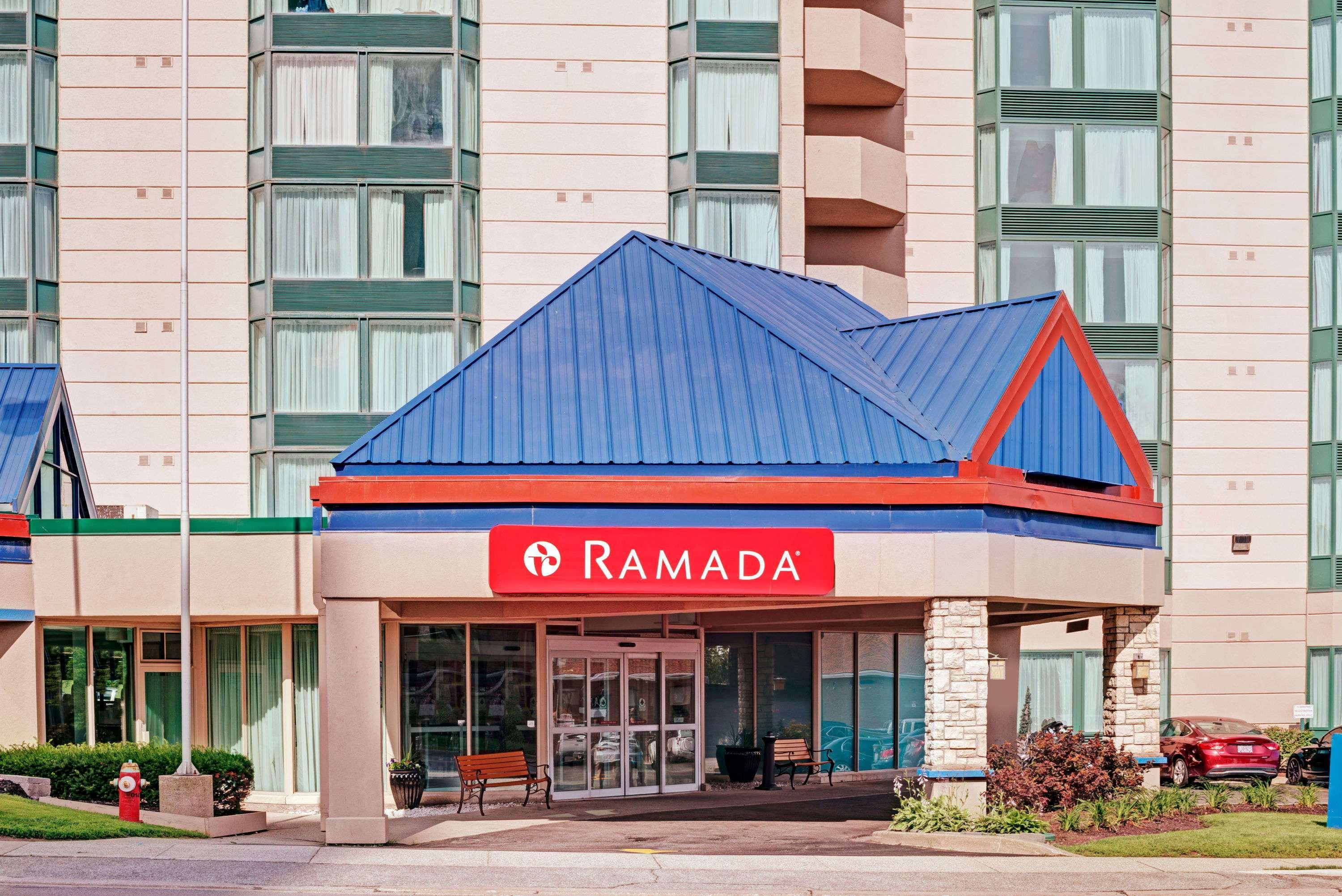 Ramada By Wyndham Niagara Falls/Fallsview Exteriör bild