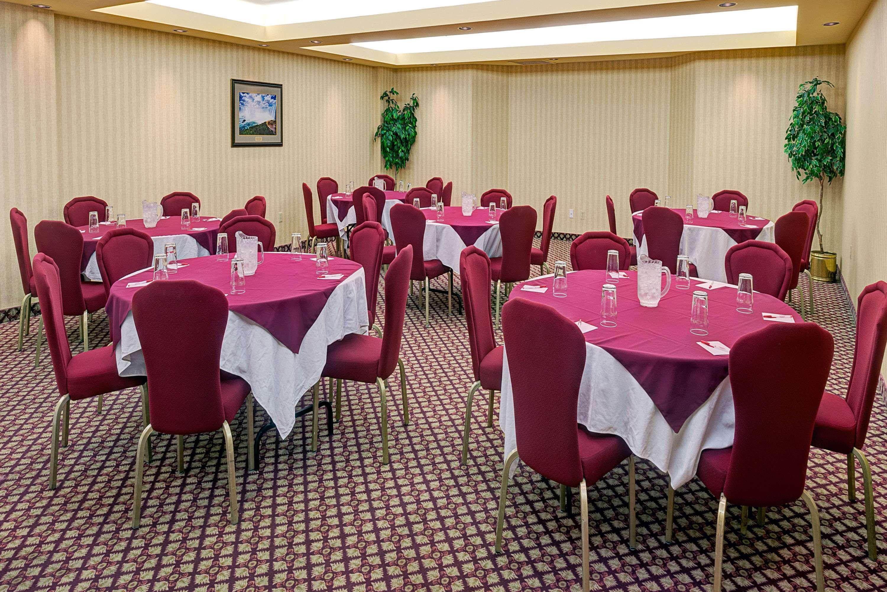 Ramada By Wyndham Niagara Falls/Fallsview Exteriör bild