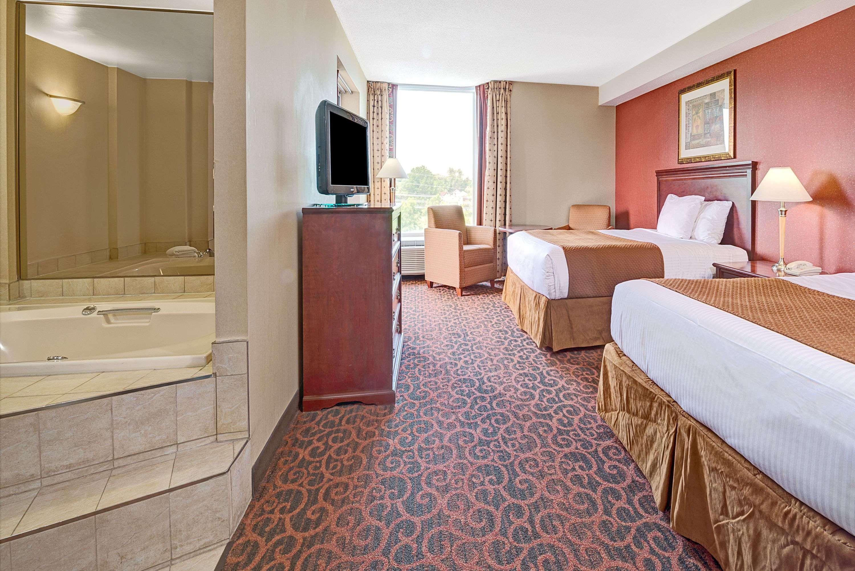 Ramada By Wyndham Niagara Falls/Fallsview Exteriör bild