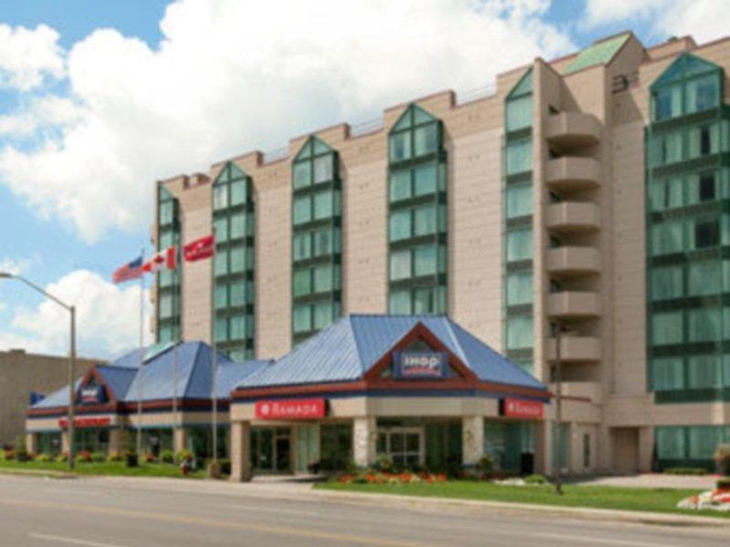 Ramada By Wyndham Niagara Falls/Fallsview Exteriör bild