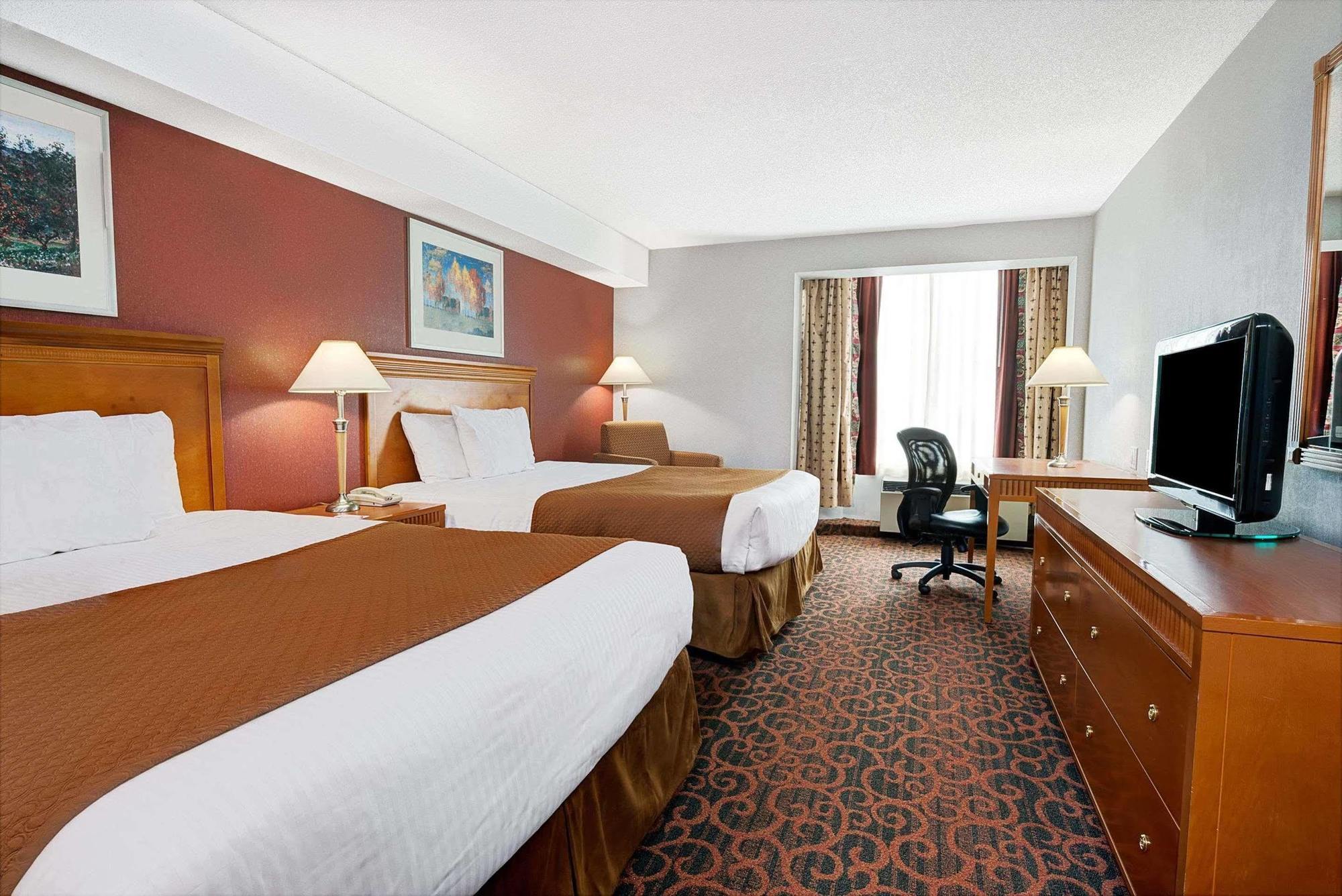 Ramada By Wyndham Niagara Falls/Fallsview Exteriör bild