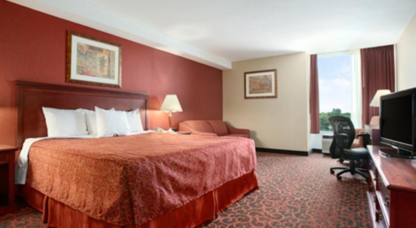Ramada By Wyndham Niagara Falls/Fallsview Rum bild